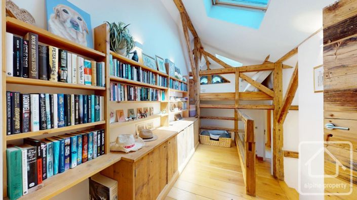 Image No.23-8 Bed Property for sale