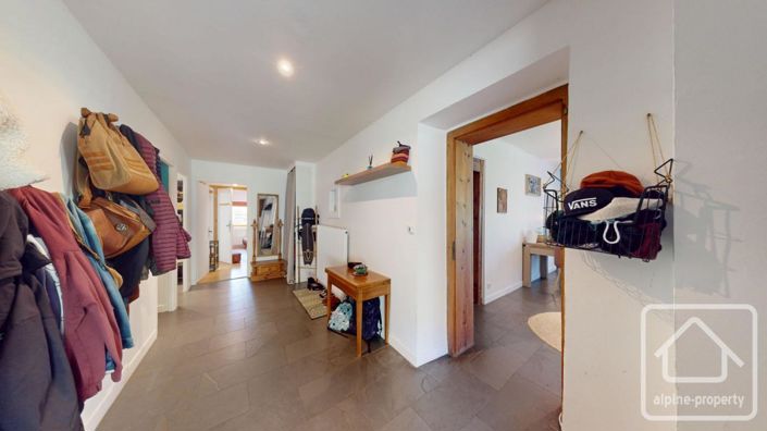 Image No.40-8 Bed Property for sale