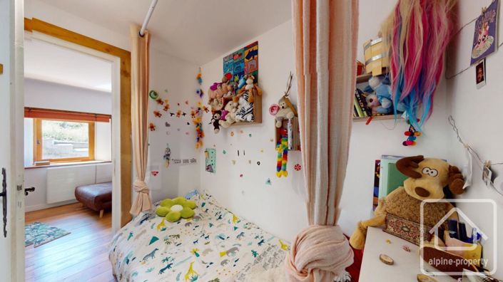 Image No.48-8 Bed Property for sale