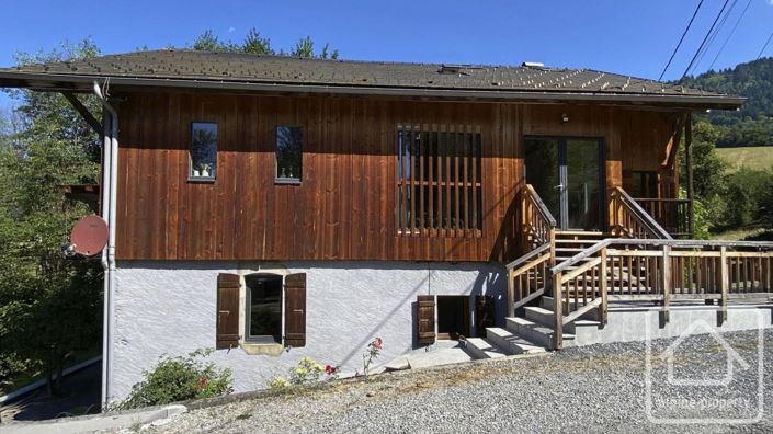 Image No.65-8 Bed Property for sale