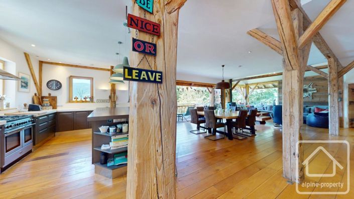 Image No.8-8 Bed Property for sale