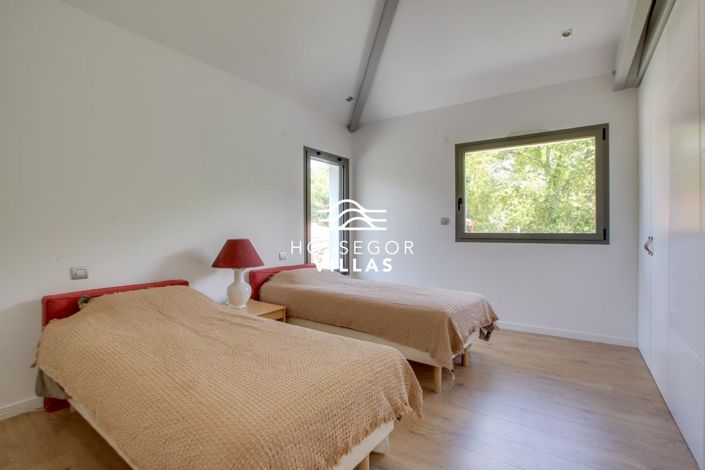 Image No.16-4 Bed House for sale