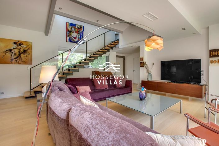 Image No.8-4 Bed House for sale