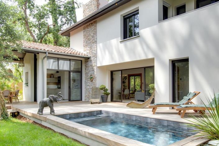 Image No.1-4 Bed House for sale