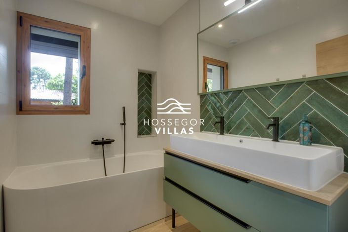 Image No.18-4 Bed House for sale