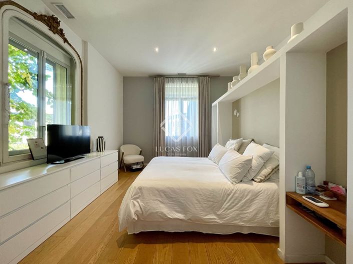 Image No.16-8 Bed House for sale