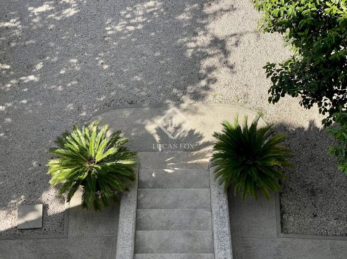 Image No.2-8 Bed House for sale