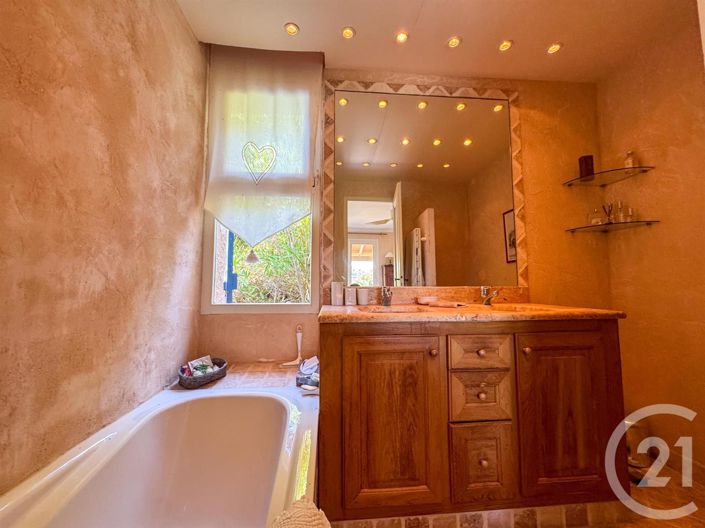 Image No.17-5 Bed House for sale