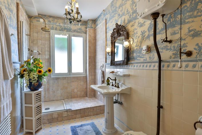 Image No.12-4 Bed House for sale