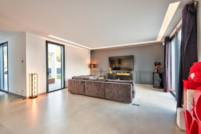 Image No.10-4 Bed House for sale