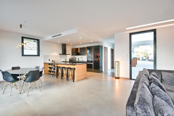 Image No.12-4 Bed House for sale