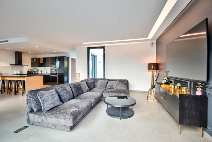 Image No.14-4 Bed House for sale