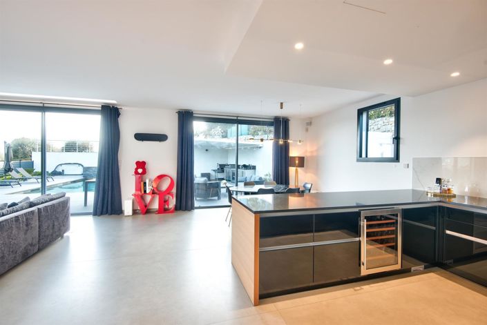 Image No.15-4 Bed House for sale