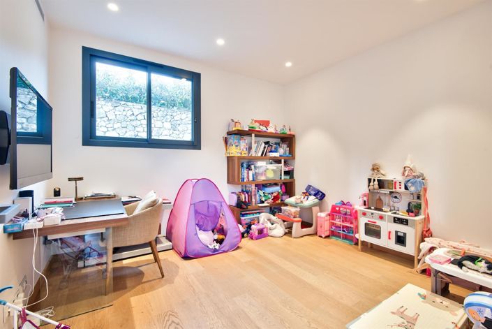 Image No.16-4 Bed House for sale