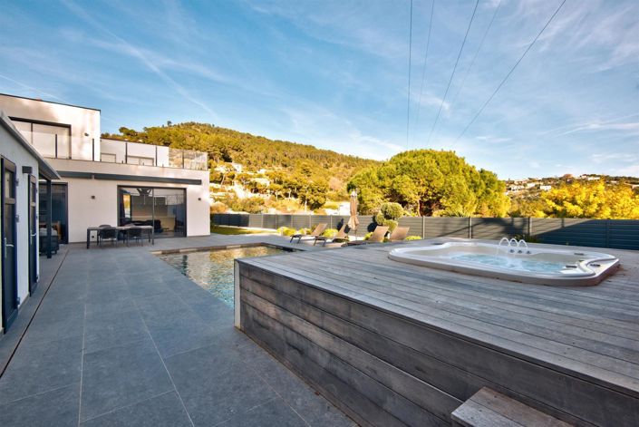 Image No.2-4 Bed House for sale