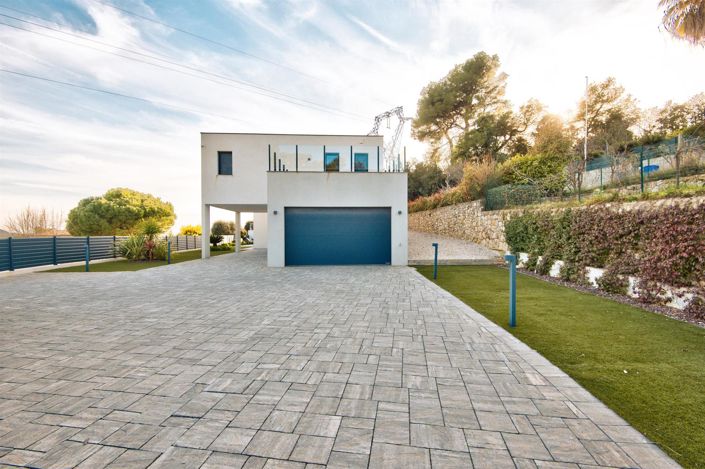 Image No.8-4 Bed House for sale