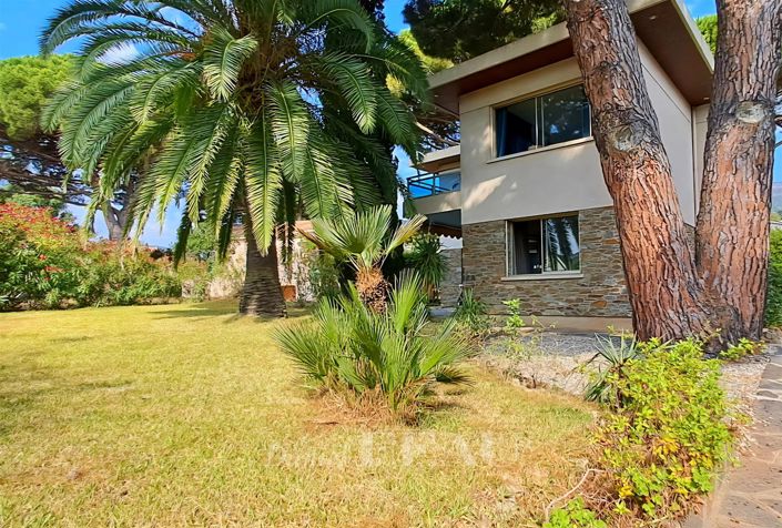 Image No.1-4 Bed House for sale