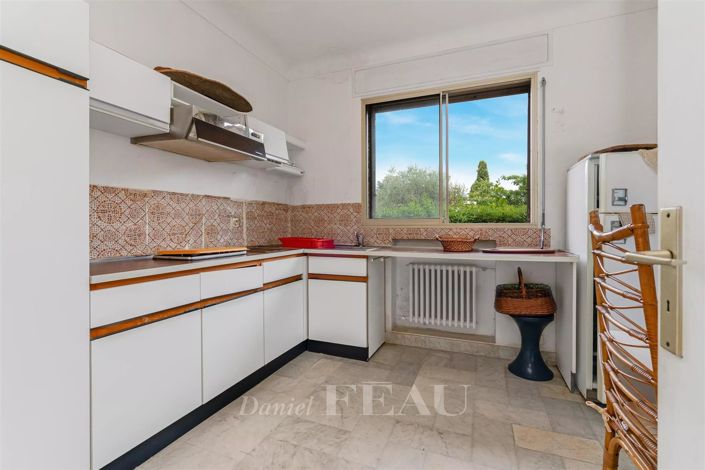 Image No.8-4 Bed House for sale