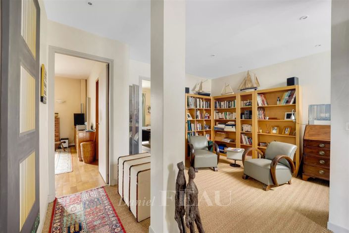 Image No.10-6 Bed House for sale