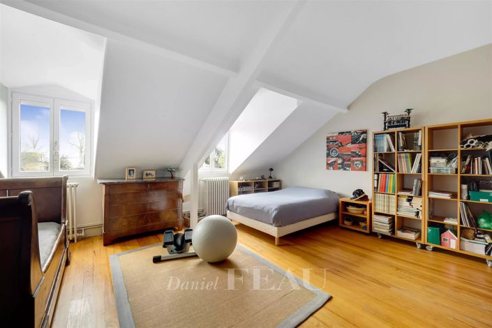 Image No.11-6 Bed House for sale