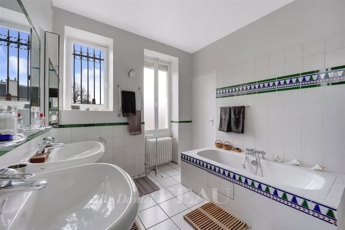 Image No.12-6 Bed House for sale