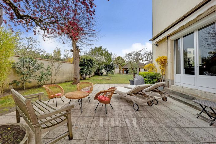 Image No.2-6 Bed House for sale