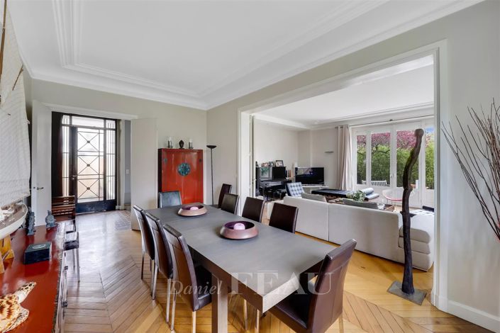 Image No.4-6 Bed House for sale