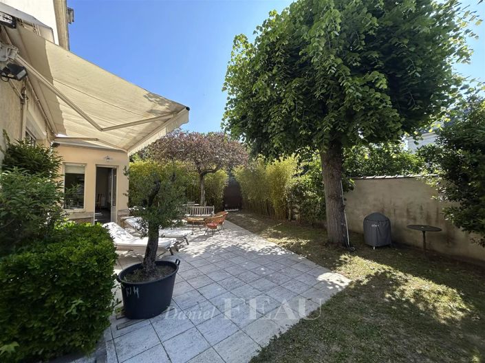 Image No.5-6 Bed House for sale