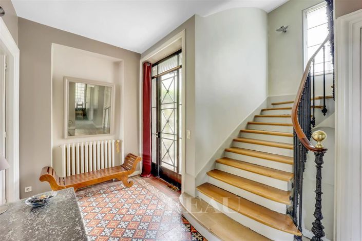 Image No.6-6 Bed House for sale