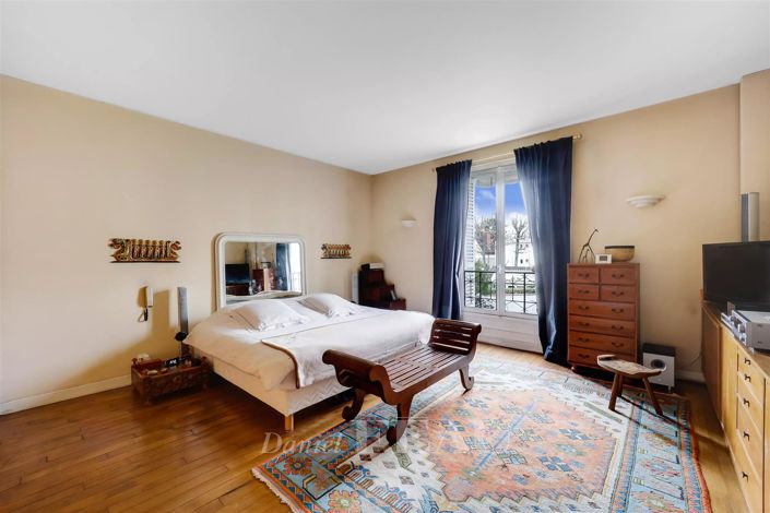 Image No.9-6 Bed House for sale