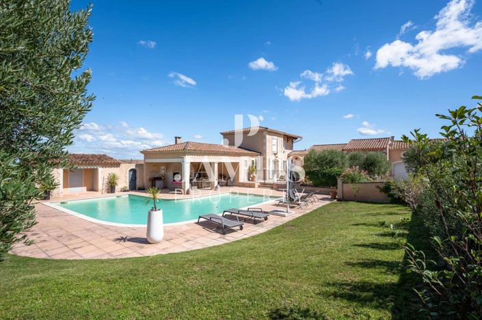 Image No.1-4 Bed House for sale