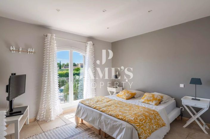 Image No.10-4 Bed House for sale