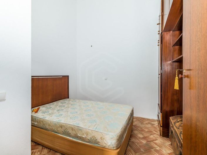 Image No.8-7 Bed House for sale