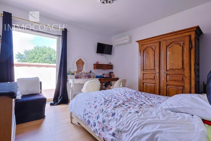 Image No.17-4 Bed House for sale