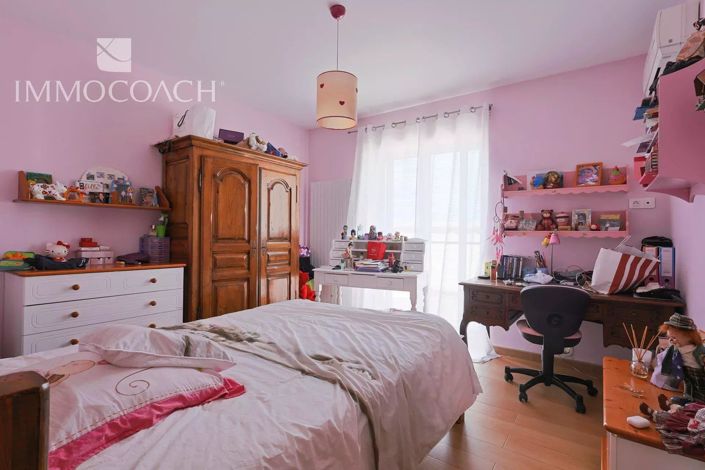 Image No.18-4 Bed House for sale