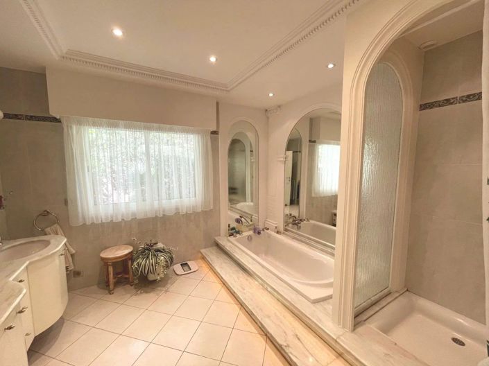 Image No.15-8 Bed House for sale