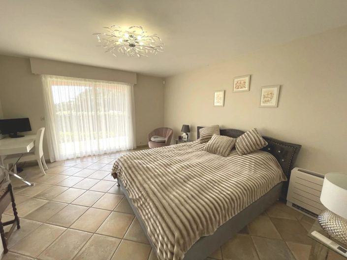 Image No.16-8 Bed House for sale