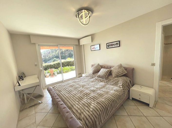 Image No.18-8 Bed House for sale