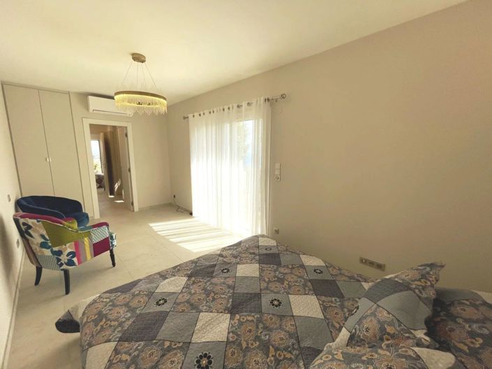 Image No.22-8 Bed House for sale