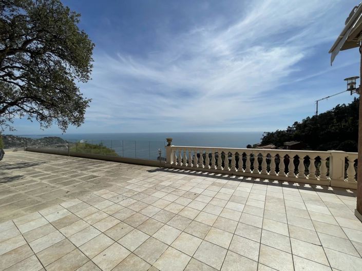 Image No.5-8 Bed House for sale