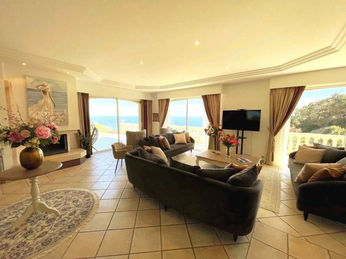 Image No.8-8 Bed House for sale