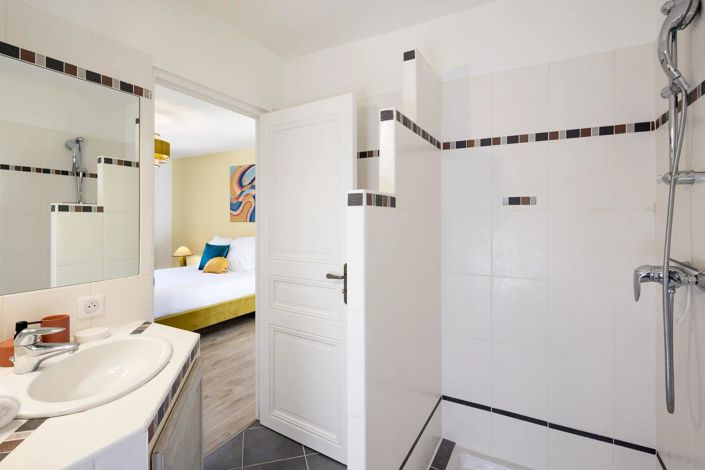 Image No.14-6 Bed House for sale