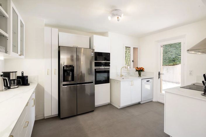 Image No.8-6 Bed House for sale