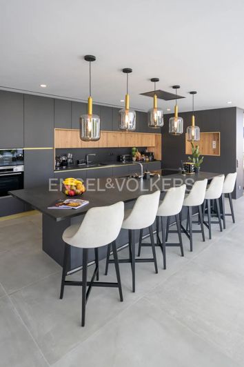 Image No.18-5 Bed House for sale