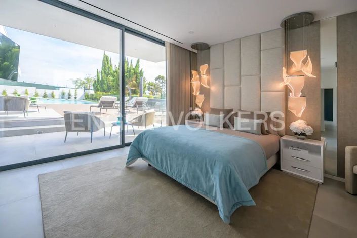 Image No.24-5 Bed House for sale