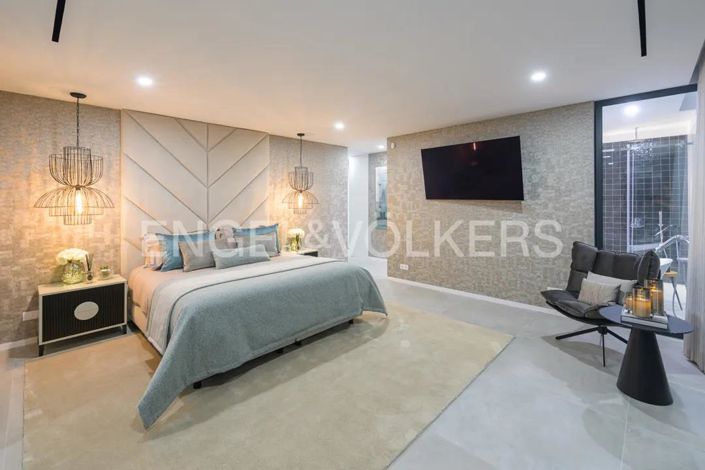 Image No.26-5 Bed House for sale