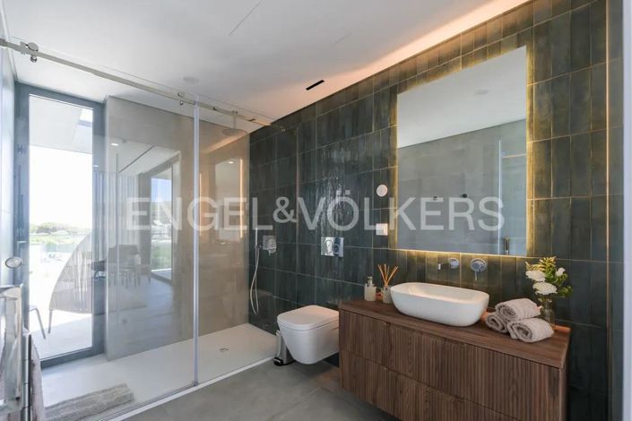 Image No.30-5 Bed House for sale