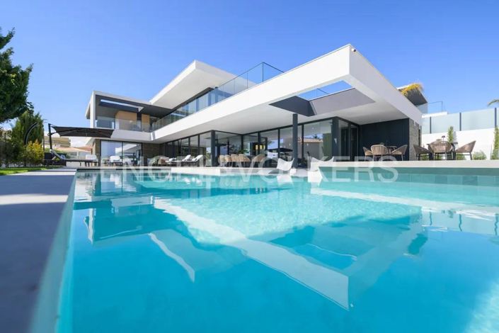 Image No.6-5 Bed House for sale