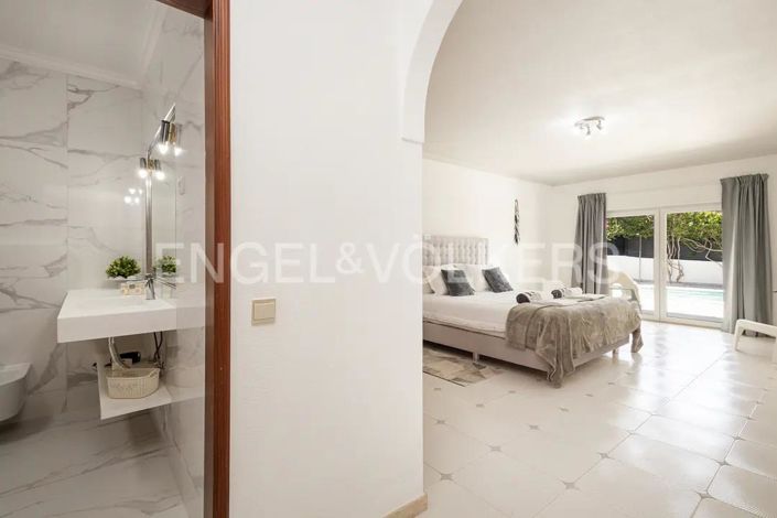 Image No.13-7 Bed House for sale