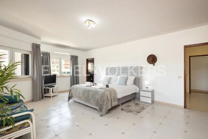 Image No.22-7 Bed House for sale